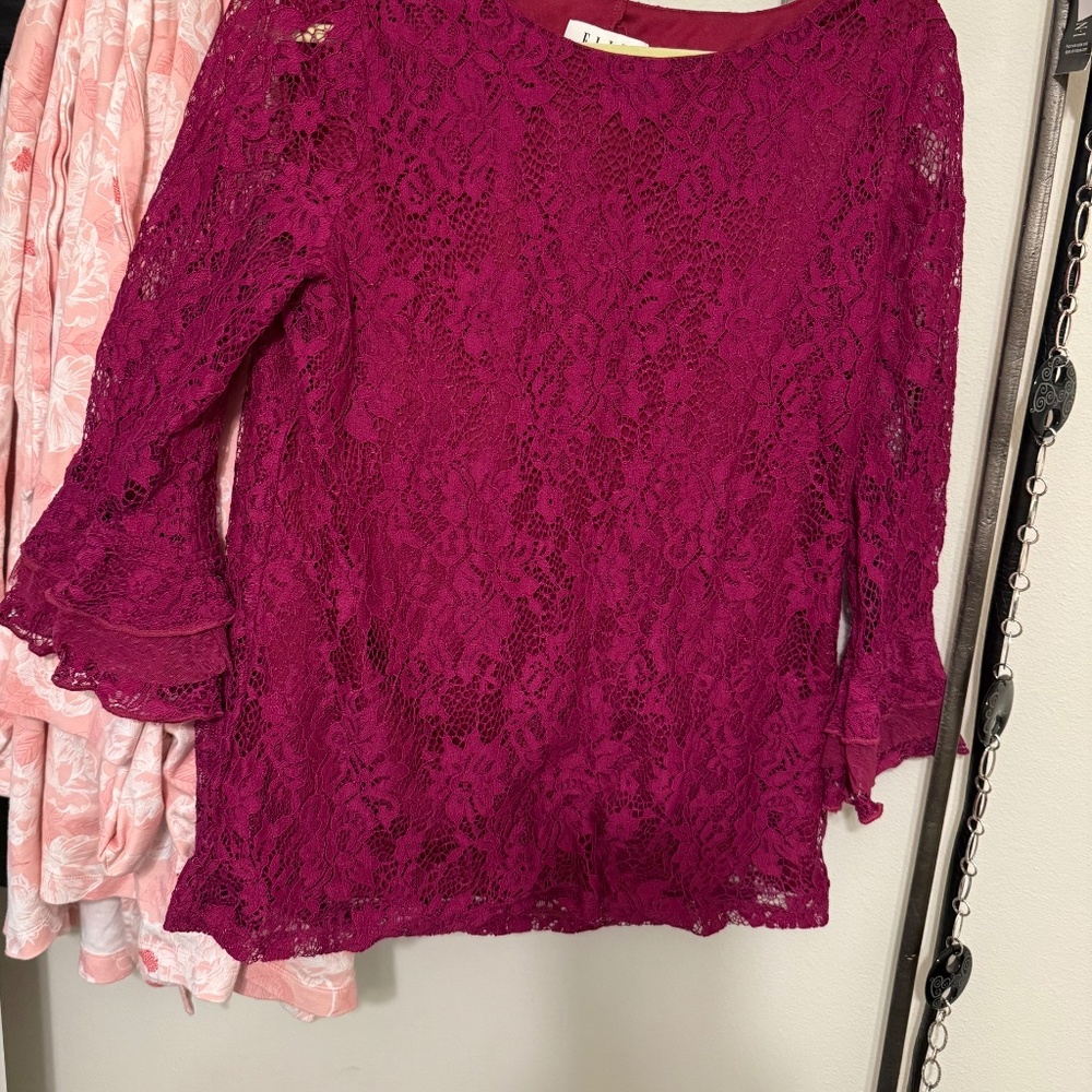 Elle, Gorgeous lace top, with lace small bell sleeves, Size XL